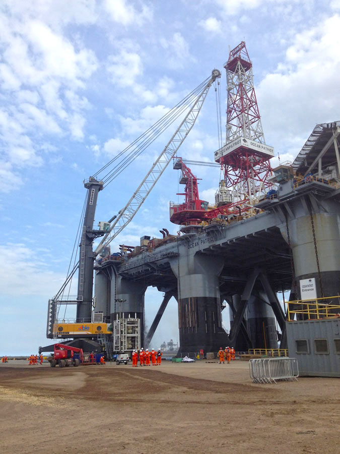 UK’s largest harbour crane arrives at Able Seaton Port
