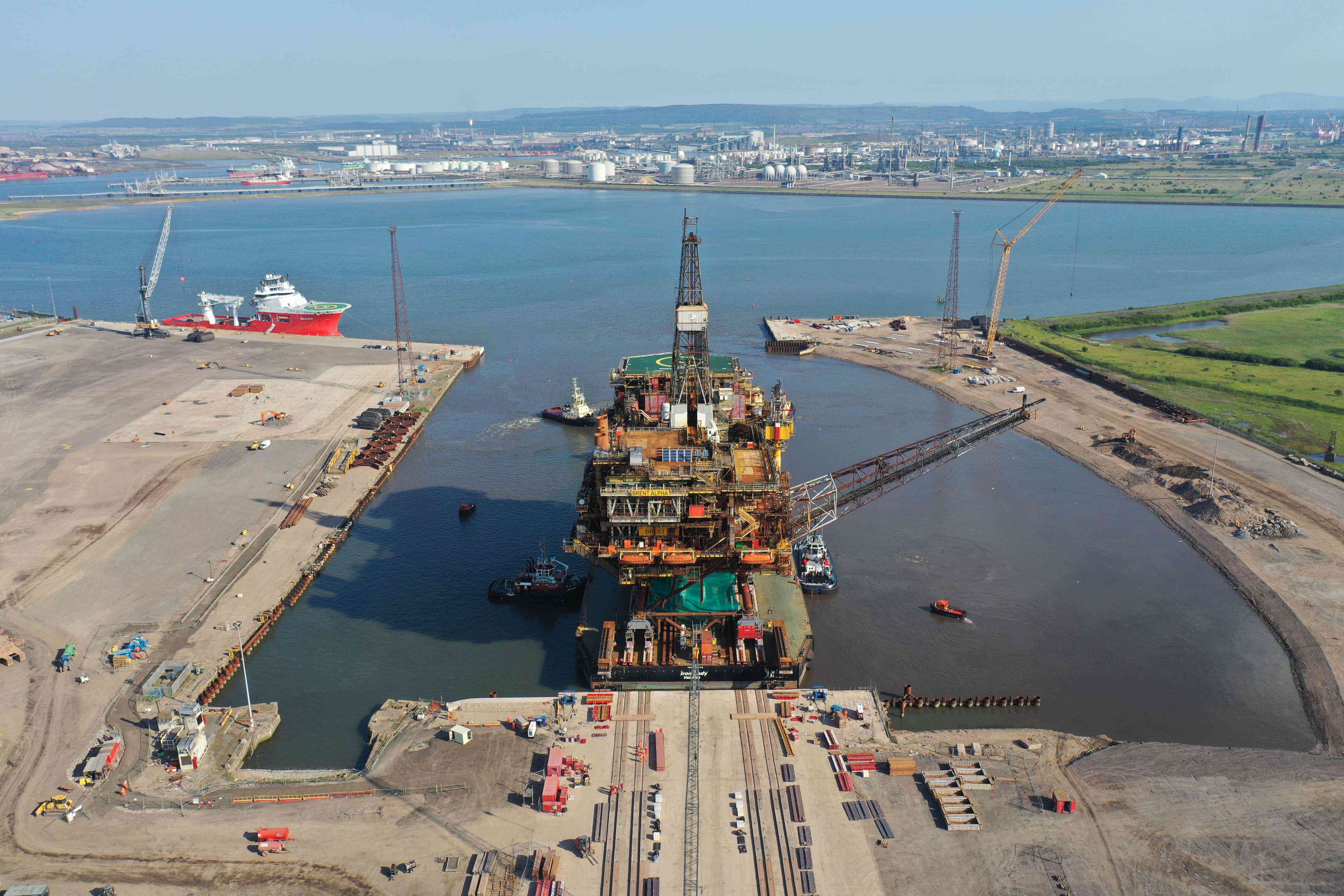 Arrival of the Giant 17,000 tonne Shell Brent Alpha Rig at ASP
